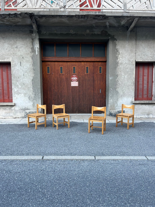 Suite de 4 chaises Ilmari Tapiovaara 1970
